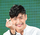 [BZ포토] 강하늘, '미담 심장에서 꺼낸 하트 뿅'