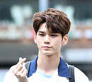 [BZ포토] 워너원 옹성우, 시크한 하트 '워너블에게'