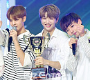 [BZ포토] 워너원 배진영-강다니엘-박지훈, '잘생김 대결 중~'