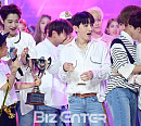 [BZ포토] 워너원 첫 1위, 현실 놀람주의