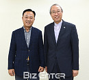 [BZ포토] 소외된 이웃을 돕자...비즈엔터 전중연 대표와 밀알복지재단 정형석 상임대표