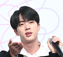 [BZ포토] 방탄소년단 진, 빠지면 섭섭한 손키스
