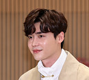 [BZ포토] 이종석, '옆에서 봐도 잘생김'