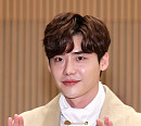 [BZ포토] 이종석, 귀여운 양손 인사