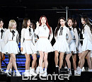 [BZ포토] 우주소녀, '센터로 모이자~'