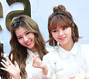 [BZ포토] 트와이스 사나-정연, 예쁜 애 옆에 예쁜 애