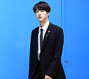 [BZ포토] 방탄소년단 진, '멋짐 흩날리며'