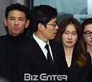 [BZ포토] '김주혁 발인' 황정민-유준상-김지수-도지원, 눈물 속 마지막 배웅