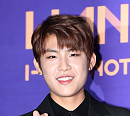 [BZ포토] 워너원 박우진, 덧니미소 방긋 '하트는 덤'