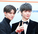 [BZ포토] 워너원 배진영-강다니엘, '1+1='