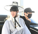 [BZ포토] 방탄소년단 진-정국, 공항 접수한 비주얼 대장