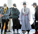 [BZ포토] 방탄소년단 진, 한복 공항패션 '무슨 일이야?'