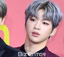 [BZ포토] 워너원 강다니엘, '잘생김 빼꼼~'