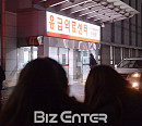 [BZ포토] 샤이니 종현 옮겨진 병원, 비보로 놀란 팬들 '망연자실'