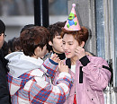 [BZ포토] 더보이즈 에릭, 생일맞이 꼬깔쓰고 출근
