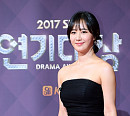 [BZ포토] 권유리, 쇄골 라인 돋보이는 오프숄더