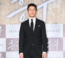 [BZ포토] 정우, '블랙 슈트로 멋스럽게~'