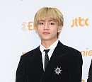 [BZ포토] 방탄소년단 뷔, 팬들 환호에 옅은 미소