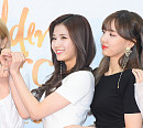 [BZ포토] 트와이스 사나, 나연이도 탐내는 손하트