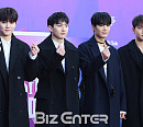 [BZ포토] 뉴이스트W, '하트 받아주세요~'