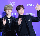 [BZ포토] 방탄소년단 지민-제이홉, '아미들에게 손인사'