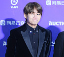 [BZ포토] 방탄소년단 뷔, '많이 춥네요'