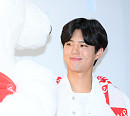 [BZ포토] 박보검, 북극곰과 달달한 눈맞춤