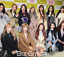[BZ포토] 우주소녀, '멤버 연정 졸업식 축하하러 왔어요'