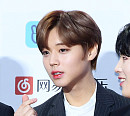 [BZ포토] 워너원 박지훈, 아련한 눈빛 '하트는 덤'