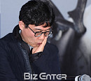 [BZ포토] '괴물들' 생각에 잠긴 김백준 감독
