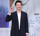 [BZ포토] 윤상현, '딸바보에서 본업으로 돌아왔네요'