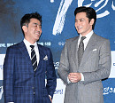 [BZ포토] 류승룡-장동건, '서로 바라만 봐도 좋아요'