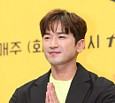 [BZ포토] 신화 이민우, '현지에서 먹힐까' 해결사 담당