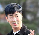 [BZ포토] 동방신기 유노윤호, 열정만수르의 깜찍 하트