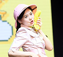 [BZ포토] 오마이걸 반하나 효정, '바나나 들고 귀엽게'