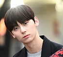 [BZ포토] 워너원 황민현, '고개를 빼꼼~'