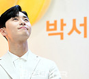 [BZ포토] 박서준, 팬들 바라보는 눈빛