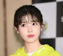 [BZ포토] 깊은 생각에 잠긴 아이유 '골똘~'