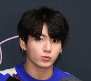 [BZ포토] 방탄소년단 정국, '뭐라고 답할까? 골똘~'