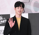 [BZ포토] 서강준, 여심 녹이는 손인사