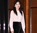 [BZ포토] 고아성, 소녀처럼 수줍은 등장