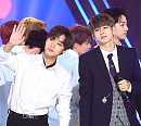 [BZ포토] 워너원 박지훈-옹성우, 꿀 떨어지는 눈빛