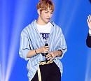 [BZ포토] 워너원 강다니엘, 신발신고 111cm 롱다리