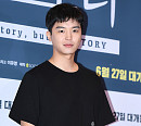 [BZ포토] 연우진, '영화관에는 최대한 편안하게'
