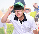 [BZ포토] 한태웅, 16세 중딩 농부 '회장님 포스'
