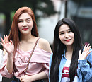 [BZ포토] 레드벨벳 조이-예리, '웃으면 예쁨 두 배~'
