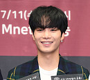 [BZ포토] 뉴이스트W JR, 하트 요정