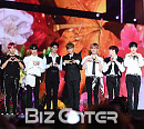 [BZ포토] 워너원, '하트 부자들~'