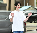 [BZ포토] 이동욱, '티셔츠+청바지만 입었을 뿐인데'