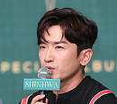 [BZ포토] 신화 이민우, '파워풀함 대신 절제된 섹시미 드러나는 댄스'